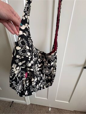 Black & White Floral Slouch Shoulder Bag Hobo, w/Pink Lining, thirty one brand